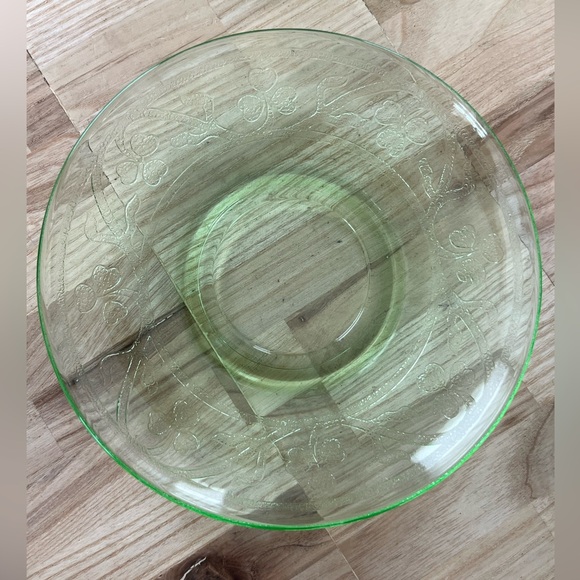 Rare Vintage 1930’s Hazel Atlas Uranium Glass Tea Cup and Saucer Clover Motif - Picture 5 of 10